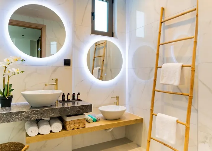 Nagia Luxury Family *